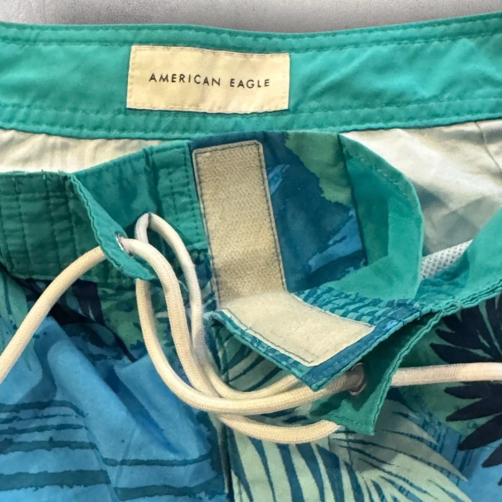 American Eagle Board Shorts Men's S Blue Tropical Palm Leaf Print 31x9.5